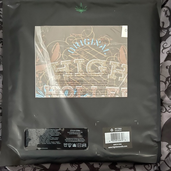 Cold shoulder top - Picture 3 of 3